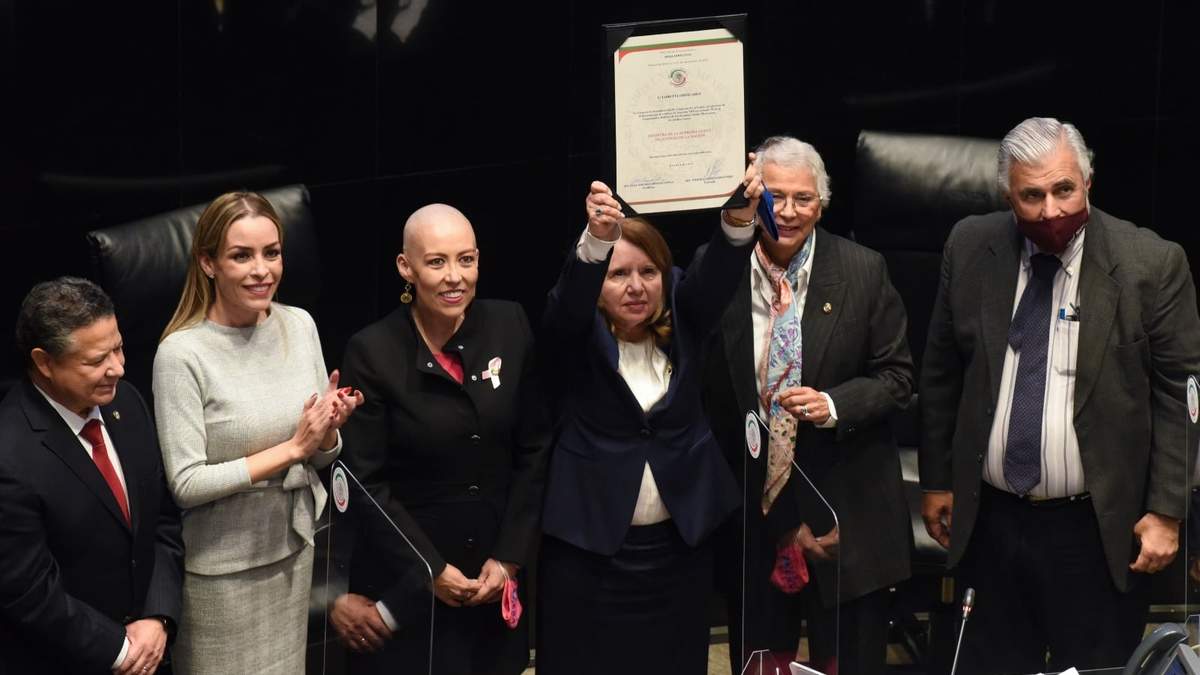 Loretta Ortiz Ahlf tras ser elegida por el Senado