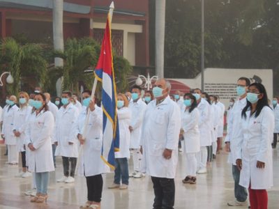Cuba confirma el envío de 500 médicos a México para atender covid-19