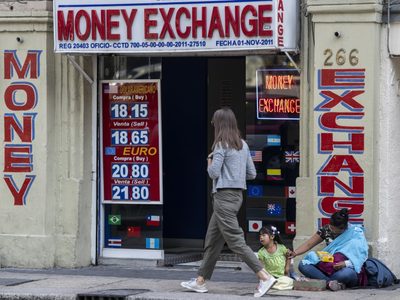Peso se debilita ante acuerdo de Estados Unidos con China