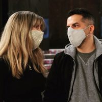 Fiebre y dolores corporales: una figura del "Cantando 2020" tiene coronavirus y crece el peligro