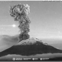 Se activa el volcán Popocatépetl: reportan explosiones con ceniza y material incandescente (video)