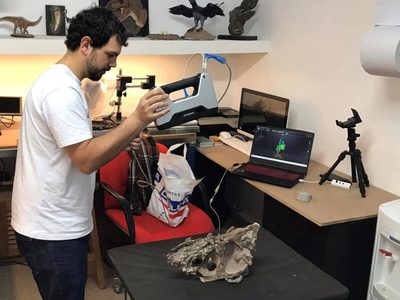 El Museo de Ciencias Naturales de la UNCO realiza modelos 3D de los restos fósiles