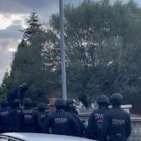 Detienen a 17 miembros de Los Casuals, banda criminal vinculada a los hinchas del Barça