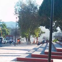 Vandalizan Hemiciclo a Juárez en Huajuapan por muerte de conductor comunitario