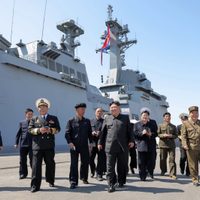 Kim Jong Un supervisa pruebas de misiles desde un destructor naval norcoreano