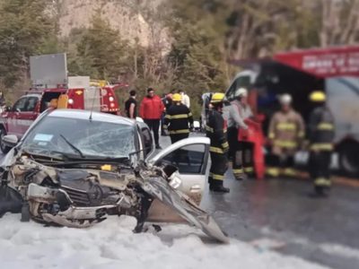 Una mujer murió tras chocar un auto y una camioneta en la ruta de los Siete Lagos