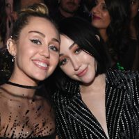 ¡Quebrada en llanto! La hermana de Miley Cyrus reveló lo "insoportable" que es vivir bajo su sombra