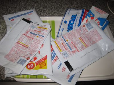 Antes de tirar los sachet de leche vacíos, mirá cómo podés transformarlos en estas originales fundas para tus organizadores