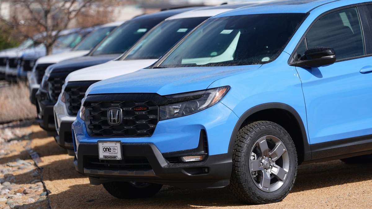 Camionetas Ridgeline 2025 exhibidas en un concesionario Honda, el 23 de marzo de 2025 en Highlands Ranch, Colorado