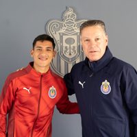 Chivas de Guadalajara da la bienvenida oficial a Uriel Antuna