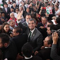 Ochoa exige la destitución de gobernadores corruptos del PRI