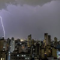 El SMN mantiene alertas naranja y amarilla por tormentas: qué zonas se afectan