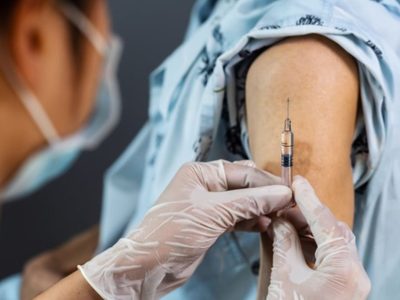 Cómo es la respuesta de la vacuna contra el coronavirus en pacientes que reciben quimioterapia