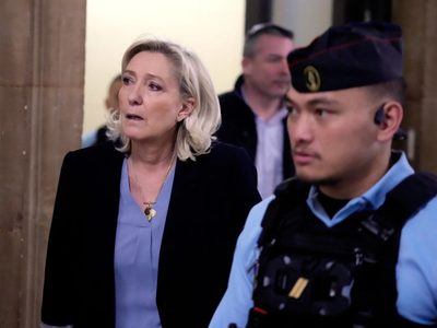 Marine Le Pen enfrenta juicio crucial de apelación en París por uso indebido de fondos de la UE