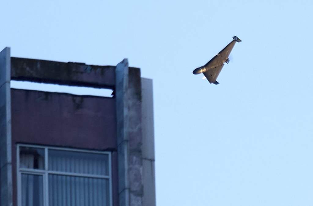 Un dron ruso ataca un edificio durante una ofensiva aérea con aviones no tripulados y misiles sobre Kiev, Ucrania, el 17 de junio de 2025