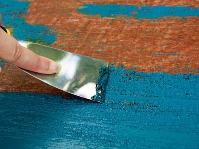 Renová tus muebles por completo con este removedor casero para maderas con 2 ingredientes y súper fácil