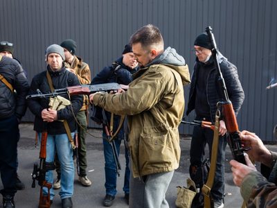Senadores demócratas y republicanos acuerdan propuesta de controles mínimos a la posesión de armas
