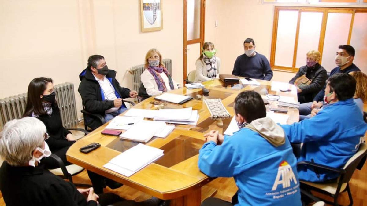 Reunión del intendente Koopmann con gremios municipales. Fuente: (Twitter).