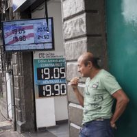 El peso registró leve ganancia al iniciar la semana; el dólar se cotizó en 19.10 al mayoreo