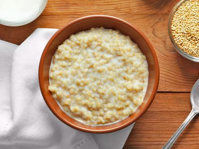 Si te gusta el arroz con leche, esta versión saludable con quinoa te va a encantar: cremosa y muy fácil