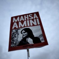 Fiscales iraníes presentan cargos contra activistas y periodistas tras informe de la BBC