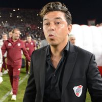 Marcelo Gallardo donó su emblemático saco por una causa solidaria