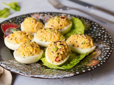 Recetas de huevos rellenos para enfrentar el calor y aportar proteínas a la dieta