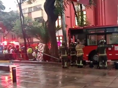Accidentes en las líneas 4 y 5 del Metrobús dejan 17 pasajeros heridos (Video)