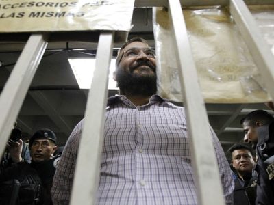 Gusto de Duarte por viajar en helicóptero le acarrea problemas: dos pedidos de extradición