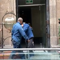 Con tamales, AMLO invitó a empresarios a comprar boletos para la rifa del 15 de septiembre