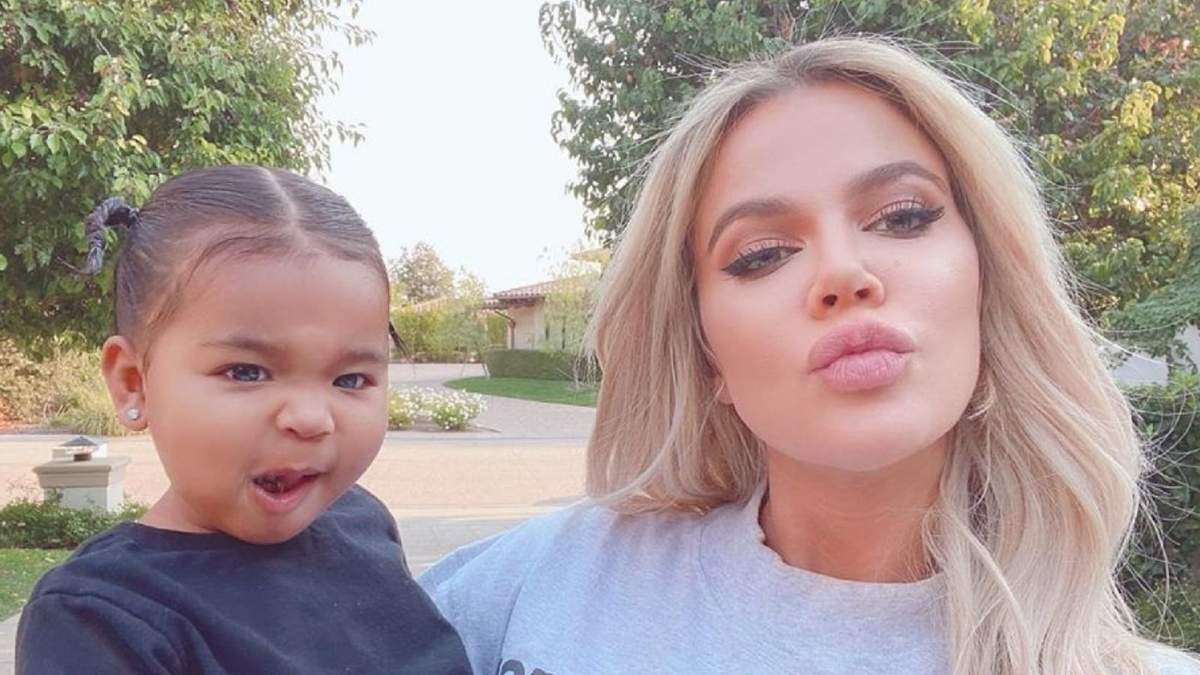 Khloé Kardashian y True Thompson. Fuente (Twitter)