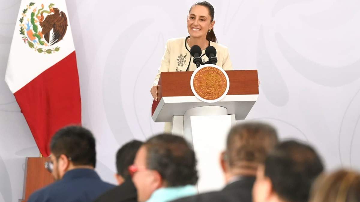La mandataria durante la conferencia en Colima