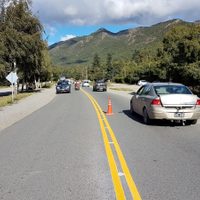 Fuerte accidente en Bariloche: choque, vuelco y demoras en el tránsito