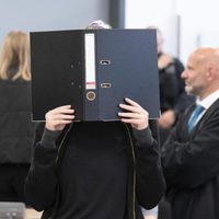 Alemania condena a cinco años de prisión a una mujer por ataques a neonazis