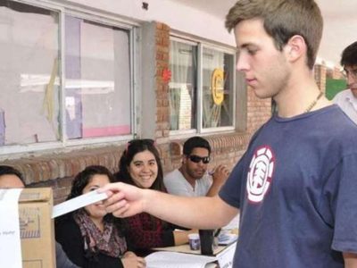 Los jóvenes de entre 18 y 35 años prefieren votar a LLA
