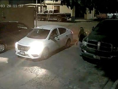 Una joven corre para evitar ser secuestrada en calles de Nuevo León (Video)