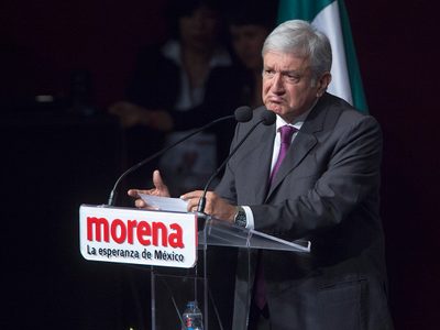 'Que disfruten la función”… y AMLO abre la carrera al 2018