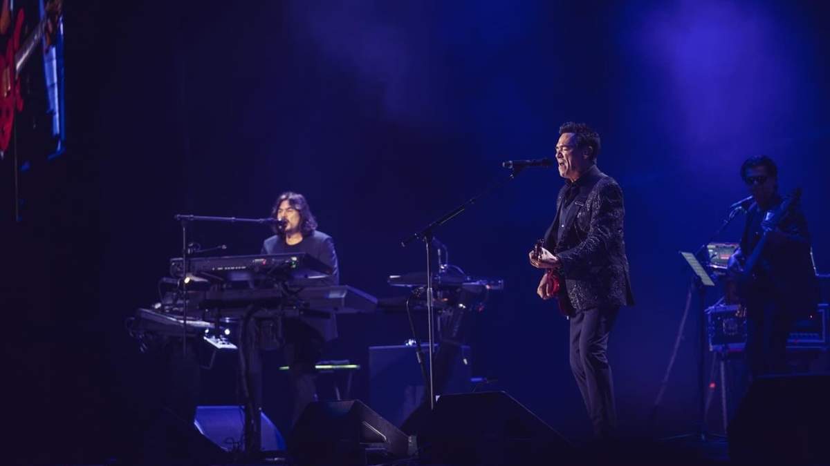 Los Temerarios en su concierto en Ontario, California