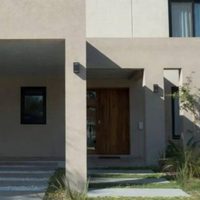 Pileta, cascada y apoyacabezas para el jacuzzi: las excentricidades que pidió Adorni