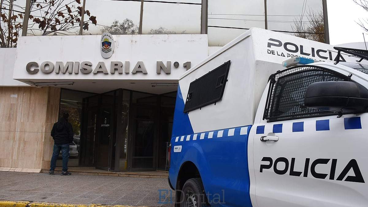 Policías de la Comisaría primera fueron agredidos. Fuente: Facebook
