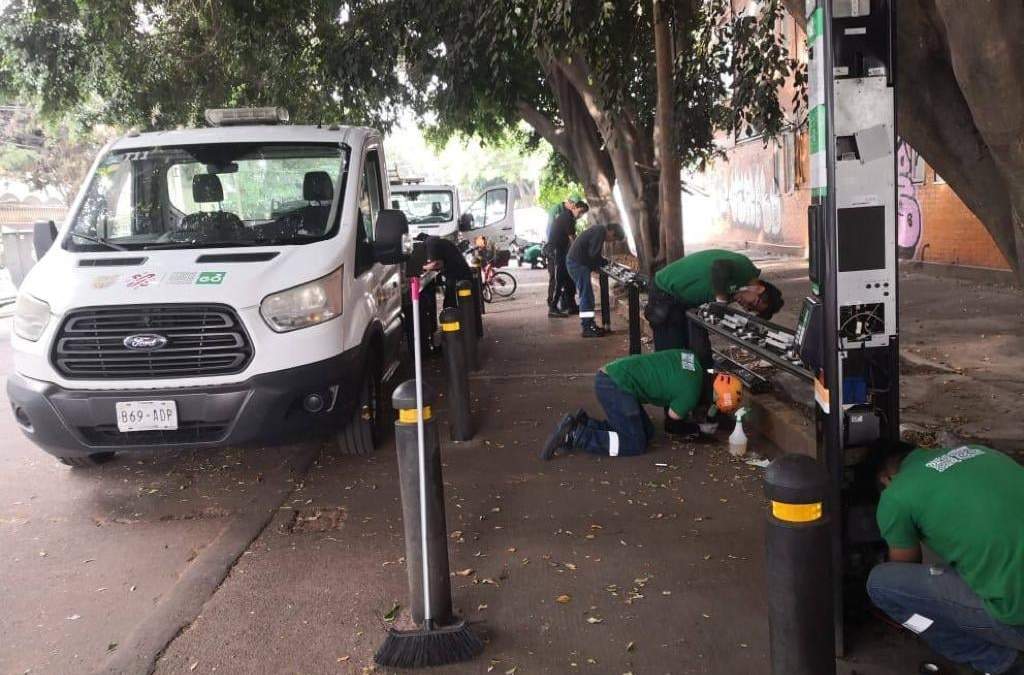Retiro de las primeras cicloestaciones del sistema de bicicletas públicas Ecobici