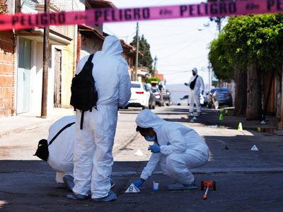 Asesinan a otra policía estatal en Colima; su hijo está gravemente herido