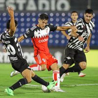 Horario, TV y formaciones: River juega la ida de octavos de Copa contra Libertad en Paraguay