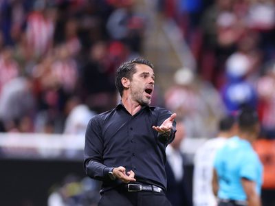 ¿Lo banca el plantel de Chivas?: los jugadores y un mensaje para Fernando Gago ante su salida a Boca
