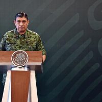 'Al presidente lo espantaron los mandos militares para ocultar sus errores”