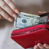 El ritual para sahumar tu billetera y atraer más dinero y abundancia a tu vida: te sorprenderá cómo hacerlo