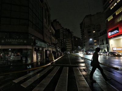 Apagón del siglo: El ENRE sancionó a Edesur, Edenor y otras distribuidoras eléctricas