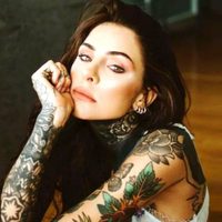 La particular manera con la que Cande Tinelli le da de comer a un caballo que asombró a todos