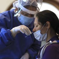 Volvieron a subir los casos de coronavirus en Argentina y superaron los 10 mil