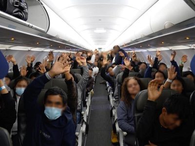 Cuarto vuelo de Estados Unidos a Tapachula llega con 107 deportados mexicanos